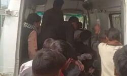 वैन में सवार होकर आए बदमाशों ने घर के बाहर बैठे युवक को भूना वैन में सवार होकर आए बदमाशों ने घर के बाहर बैठे युवक को भूना