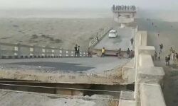 भ्रष्टाचार का ओवरब्रिज-बसपा सरकार में बने पुल का बड़ा हिस्सा भरभराकर गिरा भ्रष्टाचार का ओवरब्रिज-बसपा सरकार में बने पुल का बड़ा हिस्सा भरभराकर गिरा