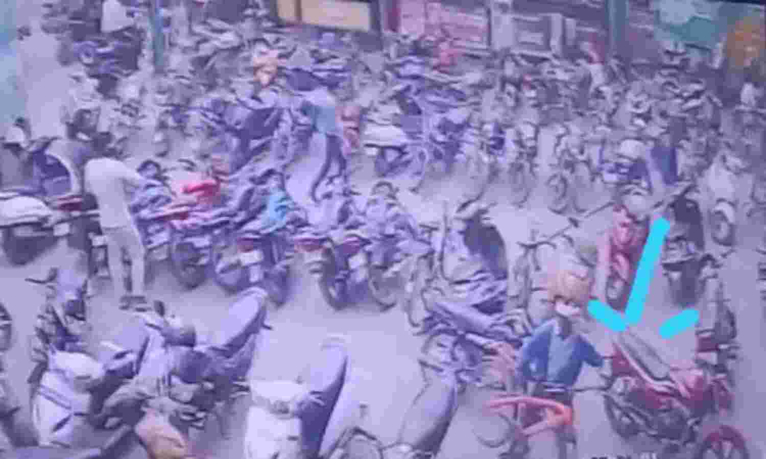 सिटी सेंटर से चोरी हुई युवक की साइकिल - चोर CCTV में हुआ कैद