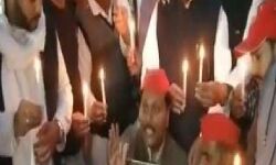 जोश में खोए होश-सपाइयों ने दुष्कर्म पीड़िता के बजाए फूलन देवी को दी श्रद्धांजलि जोश में खोए होश-सपाइयों ने दुष्कर्म पीड़िता के बजाए फूलन देवी को दी श्रद्धांजलि