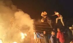 मोमबत्ती ने मचाया हाहाकार- 5 जानवरों की जिंदा जलकर मौत मोमबत्ती ने मचाया हाहाकार- 5 जानवरों की जिंदा जलकर मौत