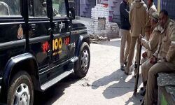 बैंक के भीतर बंदूक से चली गोली गार्ड की गर्दन में लगी-मेरठ रेफर