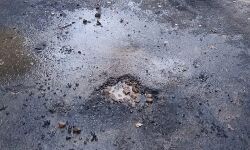 हाय रे भ्रष्टाचार-उद्घाटन में नारियल तो फूटा नहीं-टूट गई करोड़ों की सड़क हाय रे भ्रष्टाचार-उद्घाटन में नारियल तो फूटा नहीं-टूट गई करोड़ों की सड़क