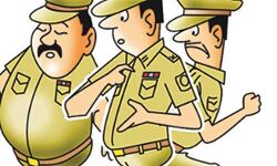 सीओ व इंस्पेक्टर समय कई पुलिसकर्मियों के खिलाफ मुकदमा दर्ज