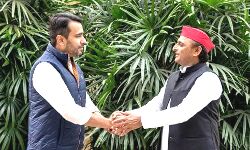 UP के दो नौजवान क्या कर पायेंगे सत्ता पाने की मंजिल की नैय्या पार? UP के दो नौजवान क्या कर पायेंगे सत्ता पाने की मंजिल की नैय्या पार?