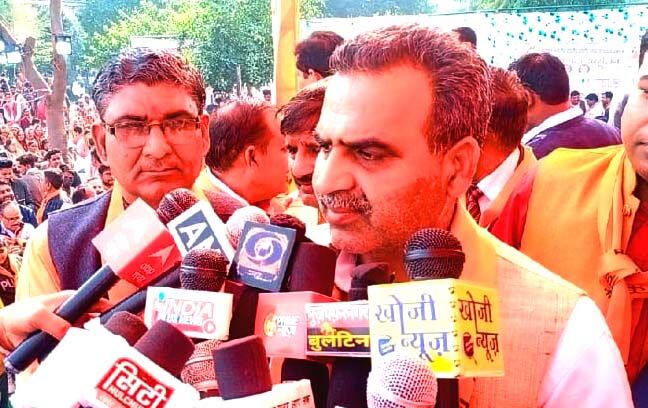 बोले संजीव बालियान- डाकिया बनकर पहुंचाऊंगा आपकी चिट्ठी बोले संजीव बालियान- डाकिया बनकर पहुंचाऊंगा आपकी चिट्ठी
