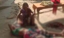 ANM सेंटर पर लटका मिला ताला तो सड़क पर ही हुई महिला की प्रसव क्रिया ANM सेंटर पर लटका मिला ताला तो सड़क पर ही हुई महिला की प्रसव क्रिया