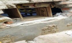 दुकान खंगालकर कर दिया मैदान साफ-पकौडे तलने को ले गये खाद्य तेल दुकान खंगालकर कर दिया मैदान साफ-पकौडे तलने को ले गये खाद्य तेल