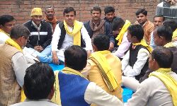 सुभासपा संगठन को लेकर गंभीर-बैठक में कार्यकर्ताओं का शामिल होना अनिवार्य सुभासपा संगठन को लेकर गंभीर-बैठक में कार्यकर्ताओं का शामिल होना अनिवार्य