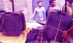 ई-रिक्शा में धरी कैन में भरा तेजाब भीड़ के ऊपर गिरा-मची भगदड़,कई झुलसे ई-रिक्शा में धरी कैन में भरा तेजाब भीड़ के ऊपर गिरा-मची भगदड़,कई झुलसे