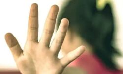 शिक्षा का मंदिर फिर शर्मसार-नाबालिक से प्रिंसिपल व शिक्षकों ने किया गैंगरेप शिक्षा का मंदिर फिर शर्मसार-नाबालिक से प्रिंसिपल व शिक्षकों ने किया गैंगरेप