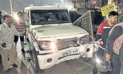 तेज रफ्तार कार ने लोगो को रौंदा- एक की मौत- कई घायल तेज रफ्तार कार ने लोगो को रौंदा- एक की मौत- कई घायल