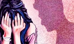 खुद को हिंदू बताकर युवती को प्रेमजाल में फंसाया और कर दिया दुष्कर्म खुद को हिंदू बताकर युवती को प्रेमजाल में फंसाया और कर दिया दुष्कर्म