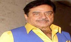 76 वर्ष के हुए बॉलीवुड के ये मशहूर अभिनेता 76 वर्ष के हुए बॉलीवुड के ये मशहूर अभिनेता