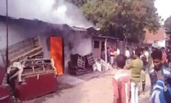 आग ने मचाई ऐसी तबाही-कर दिया फर्नीचर गोदाम जलाकर राख आग ने मचाई ऐसी तबाही-कर दिया फर्नीचर गोदाम जलाकर राख