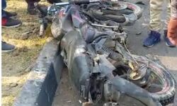 प्रवेश पत्र लेने जा रहे दो भाइयों को ट्रक ने रौंदा-एक की मौत प्रवेश पत्र लेने जा रहे दो भाइयों को ट्रक ने रौंदा-एक की मौत