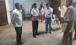 मकान के भीतर चल रही पटाखा फैक्ट्री से जखीरा बरामद-पुलिस फरार मकान के भीतर चल रही पटाखा फैक्ट्री से जखीरा बरामद-पुलिस फरार