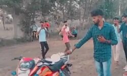 बर्थडे पर फायरिंग कर बाइक पर उड़ाये केक-फिर पुलिस ने किया यह हाल.. बर्थडे पर फायरिंग कर बाइक पर उड़ाये केक-फिर पुलिस ने किया यह हाल..