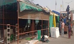 शुरू हुई किसानों की वापसी-गाजीपुर बॉर्डर से उखड़ने लगे हैं डेरे तंबू शुरू हुई किसानों की वापसी-गाजीपुर बॉर्डर से उखड़ने लगे हैं डेरे तंबू