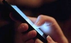 वीडियो कॉल के रिसीव करते ही अचानक लड़की उतारने लगी कपड़े और फिर.. वीडियो कॉल के रिसीव करते ही अचानक लड़की उतारने लगी कपड़े और फिर..