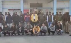 पुलिस का रेस्टोरेंट्स में छापा-जुआरियों की फौज खेलती मिली जुआ पुलिस का रेस्टोरेंट्स में छापा-जुआरियों की फौज खेलती मिली जुआ