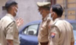 महिला से दिनदहाड़े लूट-भीड़ ने दबोचा बदमाश-थाने पर हंगामा महिला से दिनदहाड़े लूट-भीड़ ने दबोचा बदमाश-थाने पर हंगामा