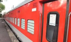 बिना टिकट बेचे रेलवे ने कमा लिए करोड़ों रुपए-भर गया खजाना बिना टिकट बेचे रेलवे ने कमा लिए करोड़ों रुपए-भर गया खजाना