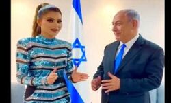 उर्वशी रौतेला ने बेंजामिन नेतन्याहू को दी श्रीमद्भगवद्गीता उर्वशी रौतेला ने बेंजामिन नेतन्याहू को दी श्रीमद्भगवद्गीता