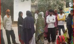 चाल चलन के शक में बच्चों के सिर से उठा बाप का साया-मां गंभीर चाल चलन के शक में बच्चों के सिर से उठा बाप का साया-मां गंभीर