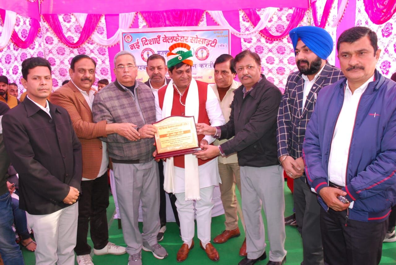 प्रतिभा सम्मान समारोह में समाजसेवी मनीष चौधरी को किया सम्मानित
