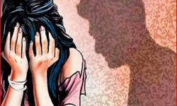 दोस्ती में दगा-दोस्त के साथ मिलकर प्रेमी ने किया नाबालिग से गैंगरेप दोस्ती में दगा-दोस्त के साथ मिलकर प्रेमी ने किया नाबालिग से गैंगरेप