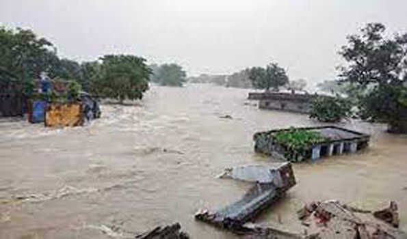 बारिश के कारण आई बाढ़ से कई लोगों की मौत