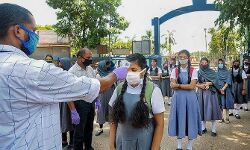 प्रदूषण स्तर कम होने पर स्कूलों को खोलने की दी गई अनुमति प्रदूषण स्तर कम होने पर स्कूलों को खोलने की दी गई अनुमति