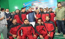 धामी ने बैडमिंटन प्रतियोगिता का किया शुभारम्भ धामी ने बैडमिंटन प्रतियोगिता का किया शुभारम्भ