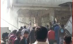 बम विस्फोट में उड़े कई लोगों के चिथडे-कई की हालत गंभीर