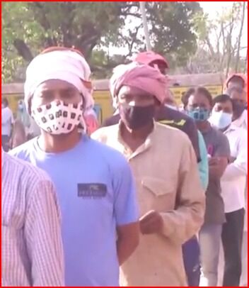 नगर निगम चुनाव में हिंसा-पोलिंग बूथ के बाहर फटा देसी बम