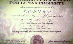 पिता ने बेटे के बर्थडे पर दिया गिफ्ट,बेटा बना चांद पर जमीन का मालिक