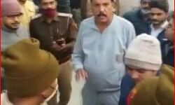 SP के राष्ट्रीय सचिव के घर 17 हजार नहीं-मिले करोड़ों की टैक्स चोरी के सबूत SP के राष्ट्रीय सचिव के घर 17 हजार नहीं-मिले करोड़ों की टैक्स चोरी के सबूत