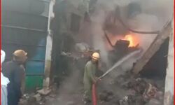 आग से धधकी सूत फैक्ट्री-चौकीदार ने इस तरह बचाई पत्नी, बेटी की जान आग से धधकी सूत फैक्ट्री-चौकीदार ने इस तरह बचाई पत्नी, बेटी की जान