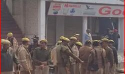 फिर चला सरकार का चाबुक- अब मुख्तार की पत्नी का होटल कुर्क फिर चला सरकार का चाबुक- अब मुख्तार की पत्नी का होटल कुर्क