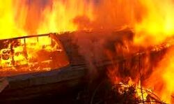 नौका में लगी आग, 39 की मौत, 200 से अधिक घायल