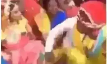 बीच शादी में दुल्हन ने दूल्हे को मारा थप्पड़- वजह जानकार हो जाओगे हैरान बीच शादी में दुल्हन ने दूल्हे को मारा थप्पड़- वजह जानकार हो जाओगे हैरान