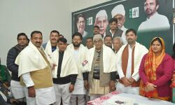 सम्मान समारोह में तीन महापुरुषों को जयंती पर रालोद ने किया नमन