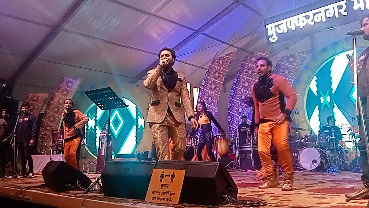मौ0 दानिश के सुरों पर झूमे मुजफ्फरनगर के लोग- देखें वीडियो मौ0 दानिश के सुरों पर झूमे मुजफ्फरनगर के लोग- देखें वीडियो