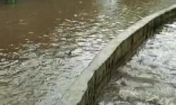 घरों में घुसा आई बाढ़ का पानी -18 लोगों की मौत घरों में घुसा आई बाढ़ का पानी -18 लोगों की मौत