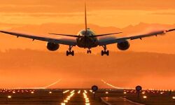 बर्फीले तूफान के कारण 48 उड़ानें रद्द बर्फीले तूफान के कारण 48 उड़ानें रद्द