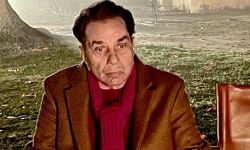 फार्म हाउस पर प्याज की खेती करवा रहे हैं बॉलीवुड अभिनेता फार्म हाउस पर प्याज की खेती करवा रहे हैं बॉलीवुड अभिनेता