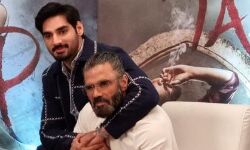 सुनील शेट्टी ने पुत्र अहान को ईमानदारी से काम करने की सलाह दी सुनील शेट्टी ने पुत्र अहान को ईमानदारी से काम करने की सलाह दी