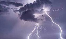 बिजली गिरने से तीन लोगों की मौत बिजली गिरने से तीन लोगों की मौत