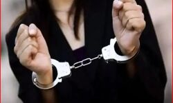 छात्र के साथ इश्क लड़ाना पड़ा भारी-शिक्षिका को जाना पड़ा जेल